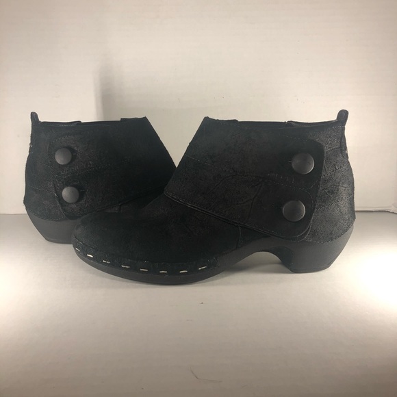 Merrill Black Button Suede Ankle Booties Women’s size 10 - Picture 2 of 16